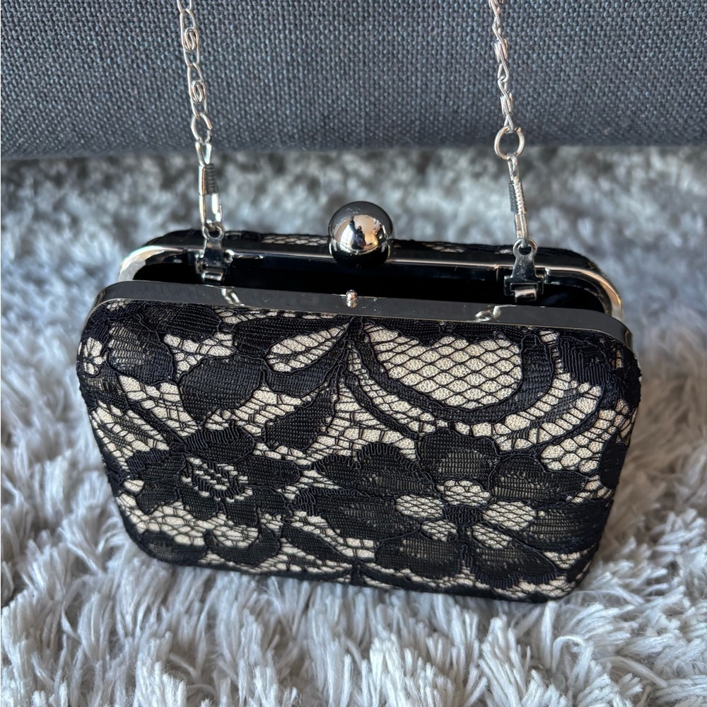 🟢Rectangle box clutch. Taupe with a black lace overlay. Shoulder chain included.